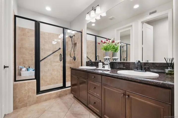 Ensuite bathroom for 1st floor suite. Walk in closet as well.