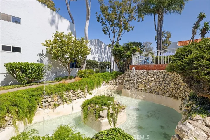 802 Camino Real 105, Redondo Beach, California 90277