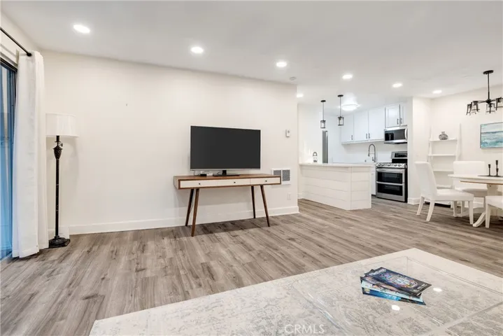802 Camino Real 105, Redondo Beach, California 90277