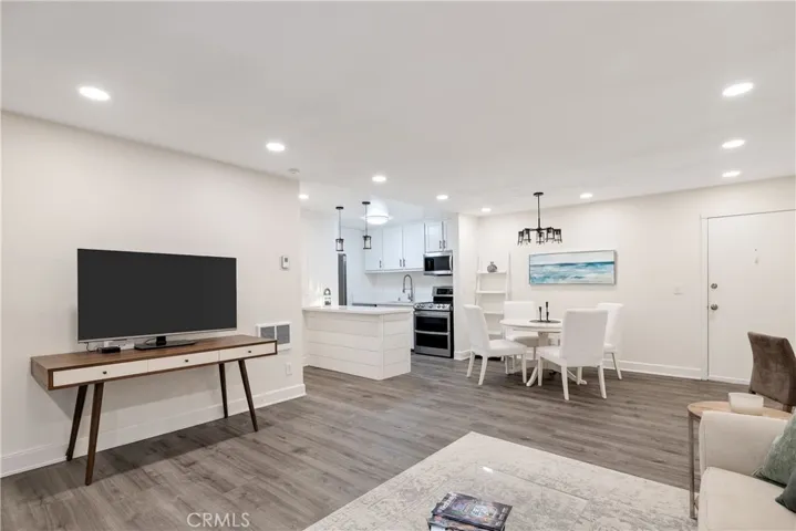 802 Camino Real 105, Redondo Beach, California 90277