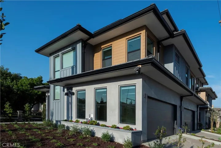 4 Units Apartment