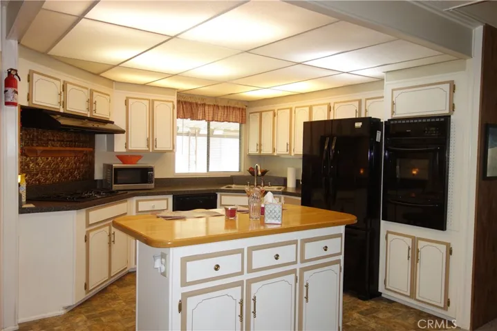833 S Lyon Avenue, Hemet, California 92543