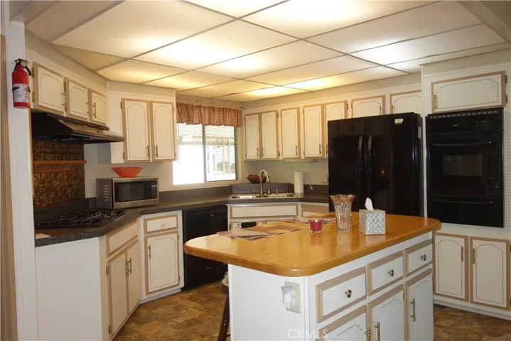 833 S Lyon Avenue, Hemet, California 92543