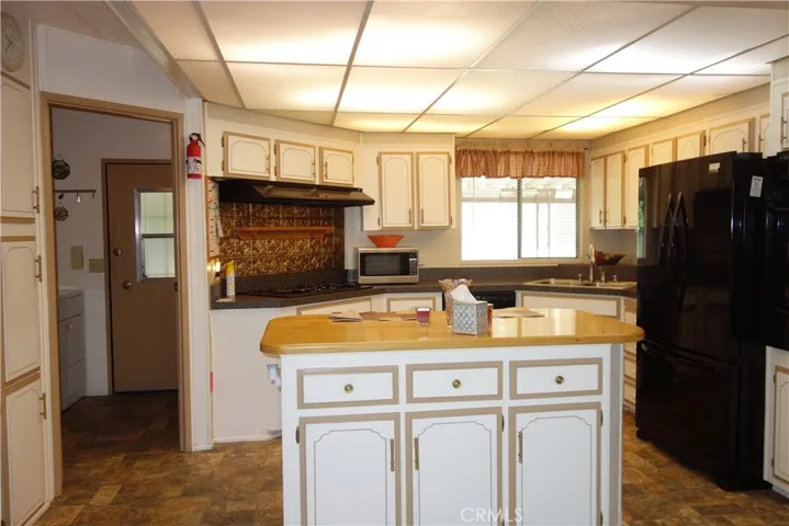833 S Lyon Avenue, Hemet, California 92543