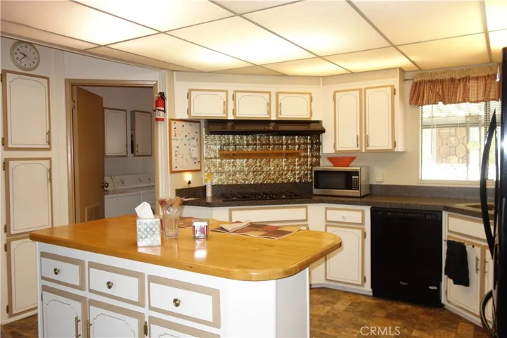 833 S Lyon Avenue, Hemet, California 92543