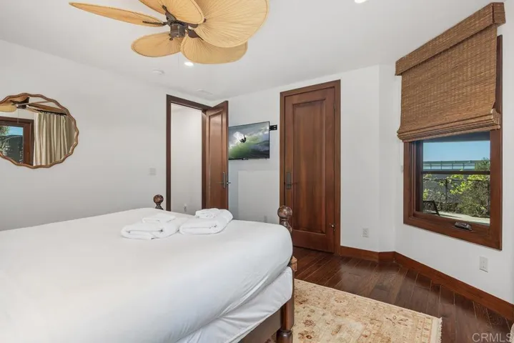 Guest bedroom 3 view 2