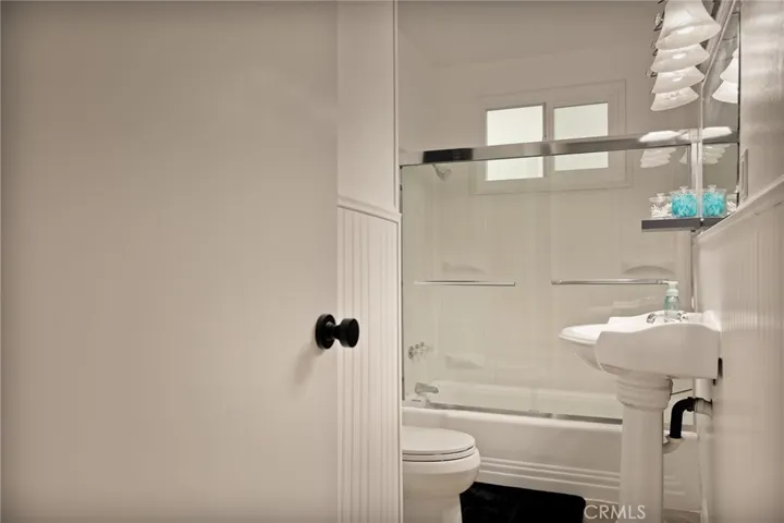 Upper level bath