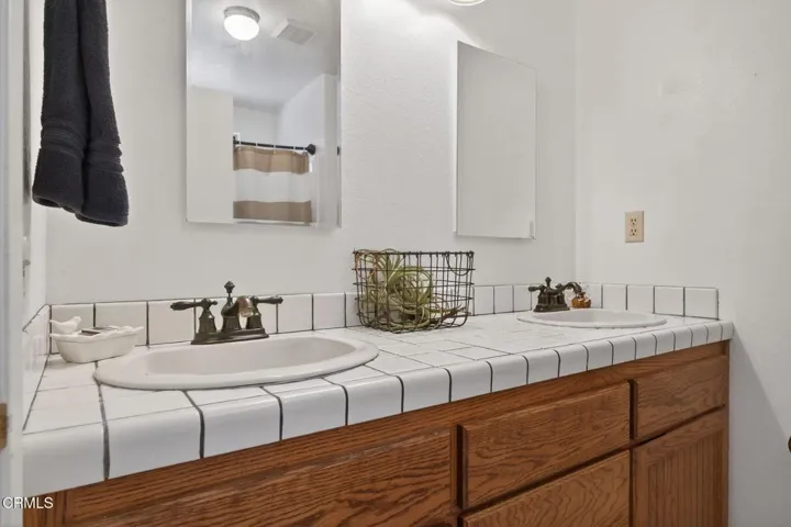 1-web-or-mls-UpmarketMedia-1977-1981SRic