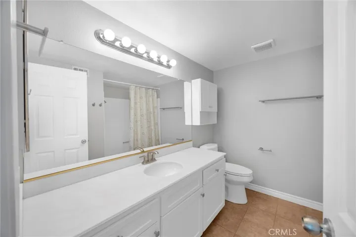 2nd bedroom bath