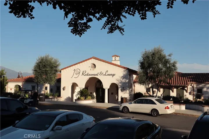 19 Restaurant and Lounge