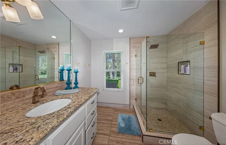 Guest full bathroom