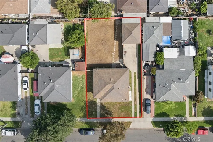 1613 E Ezmirlian, Compton, California 90221