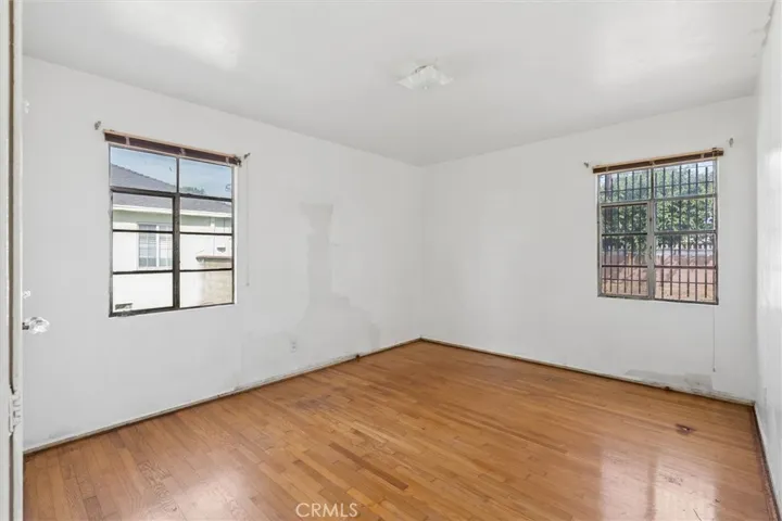 1613 E Ezmirlian, Compton, California 90221