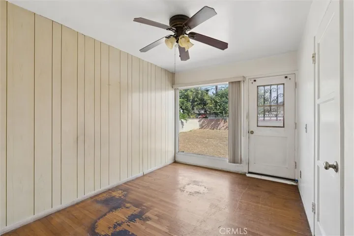 1613 E Ezmirlian, Compton, California 90221