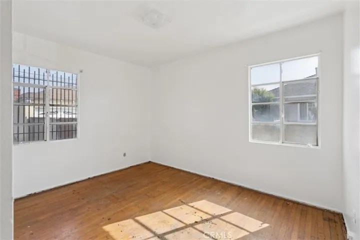 1613 E Ezmirlian, Compton, California 90221