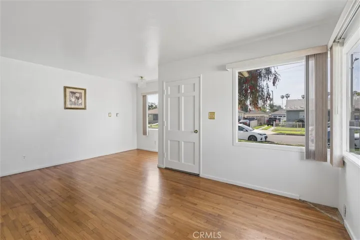 1613 E Ezmirlian, Compton, California 90221
