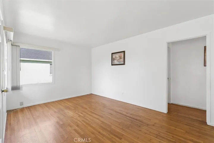 1613 E Ezmirlian, Compton, California 90221