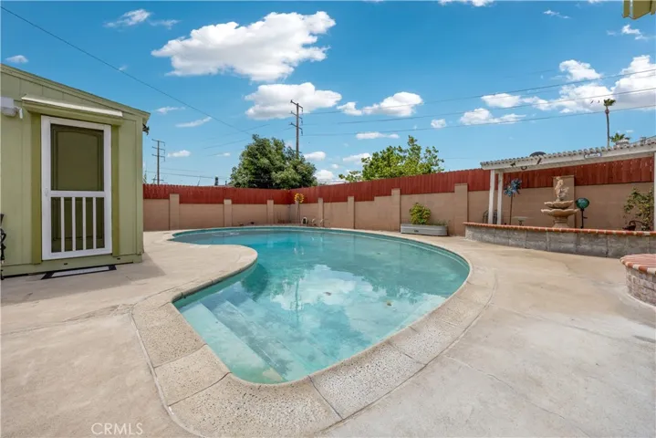 sparkling pool going to make a great summer spalsh