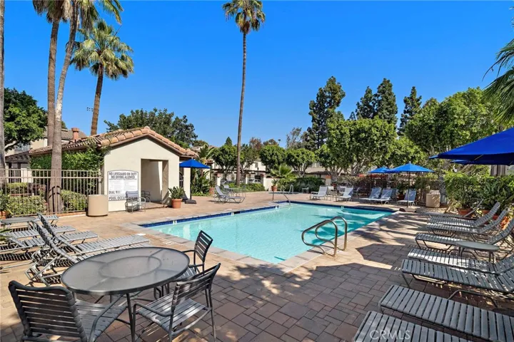2 community pools