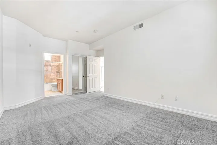 Bedroom Two with en-suite full​​‌​​​​‌​​‌‌​​‌​​​‌‌​​​‌​​‌‌​​‌‌​​‌‌​​​​ bath