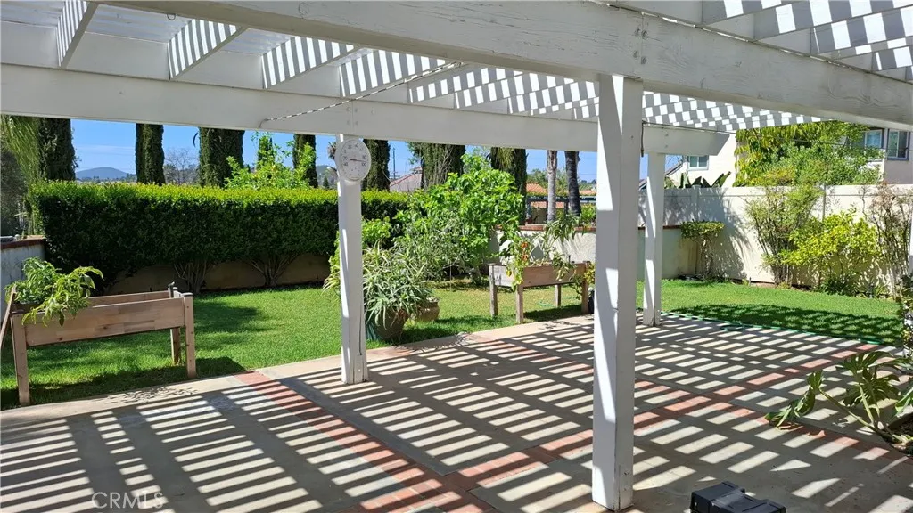 COVERED PATIO / BACKYARD