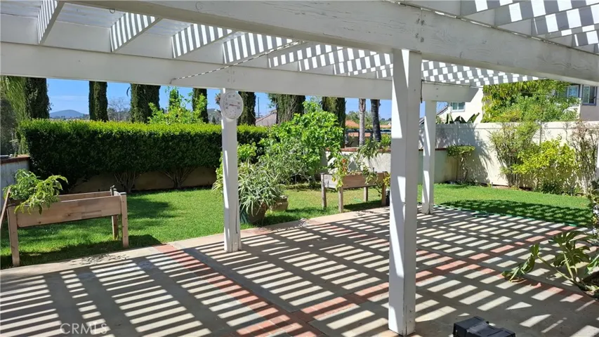 COVERED PATIO / BACKYARD