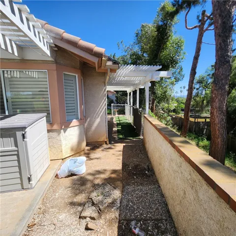 SIDE YARD COVERED PATIO
