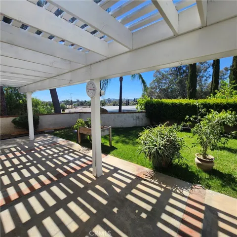 COVERED PATIO / BACKYARD