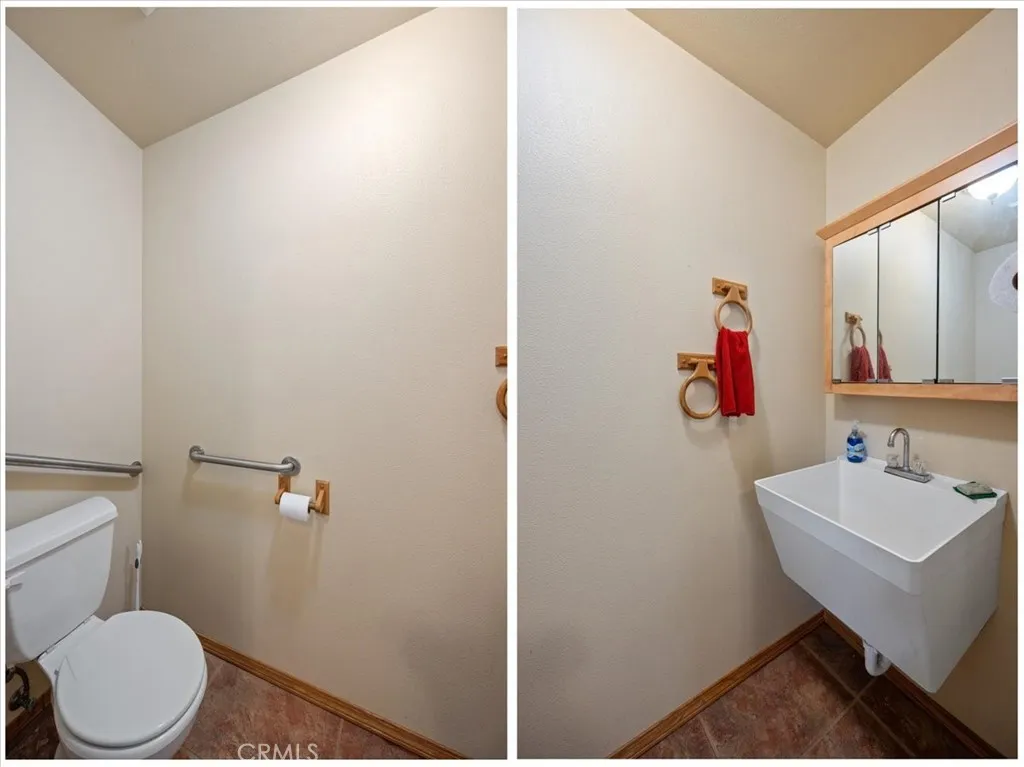 Main house 1/2 bath