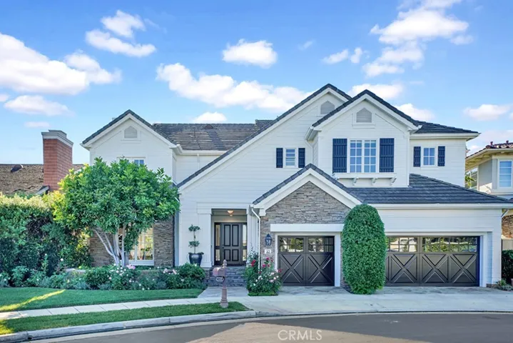 Within this setting, the residence represents one of the limited Providence view homes, combining architectural scale, coastal orientation, and the enduring prestige associated with one of Newport Beach’s most recognized addresses.
