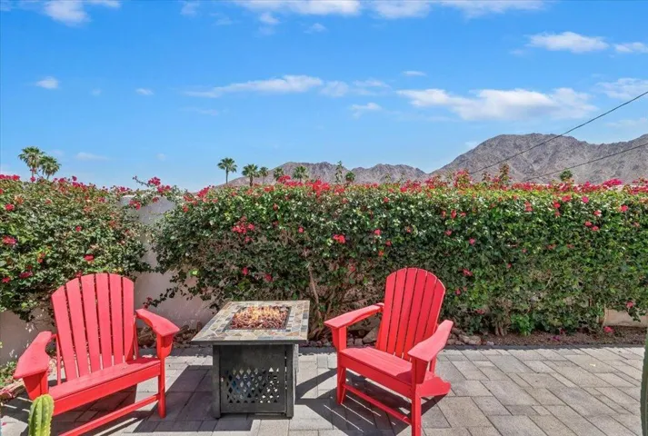 Firepit with Lounge Chairs