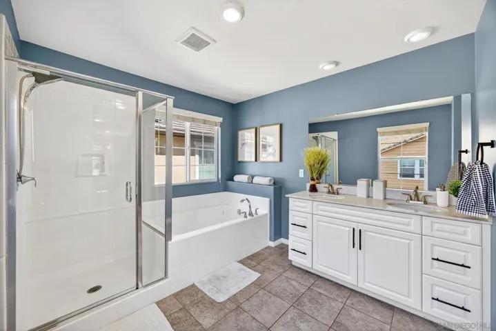 1254 White Oak, El Cajon, California 92020