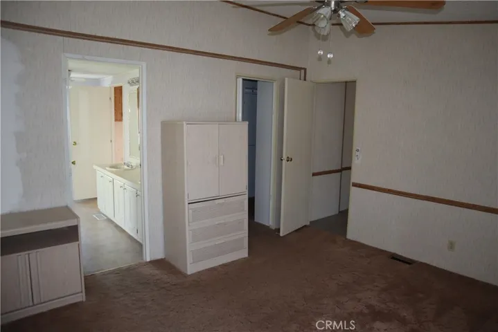 Primary Bedroom (Large) with attached bathroom