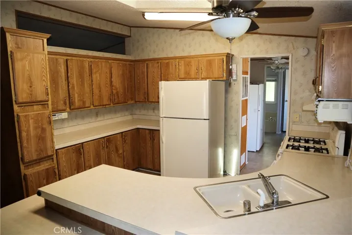 Kitchen, lots of storage
