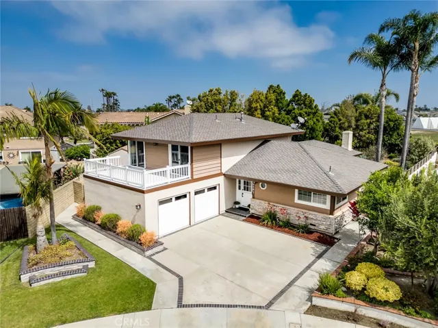 Prime cul-de-sac location walking distance to Central Park!