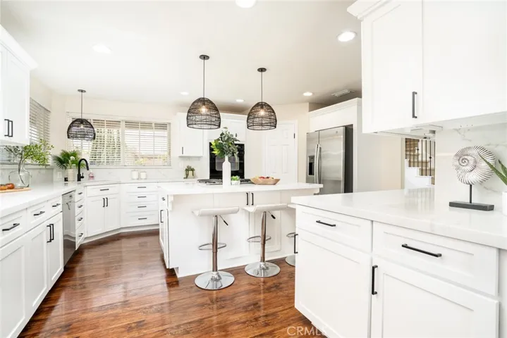 Brand new quartz counters & backsplash!