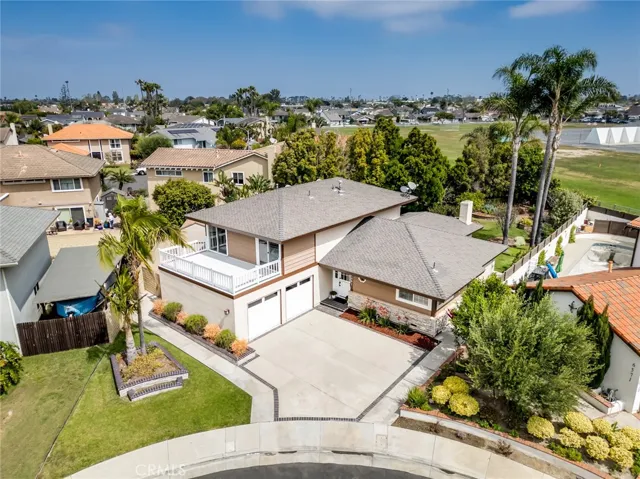 Prime cul-de-sac location walking distance to Central Park!
