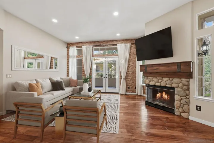 https://zimg.paragon.ice.com/ParagonImages/Property/PA/SDMLS/-519069/5/120/90/bb810da480d6caca9922ff56792b1f70/3/1583c375e9909784296bde304ab5d2a8/-519069-cfed5438-c252-4b7f-820e-4f9d6a5d8d6d.JPG