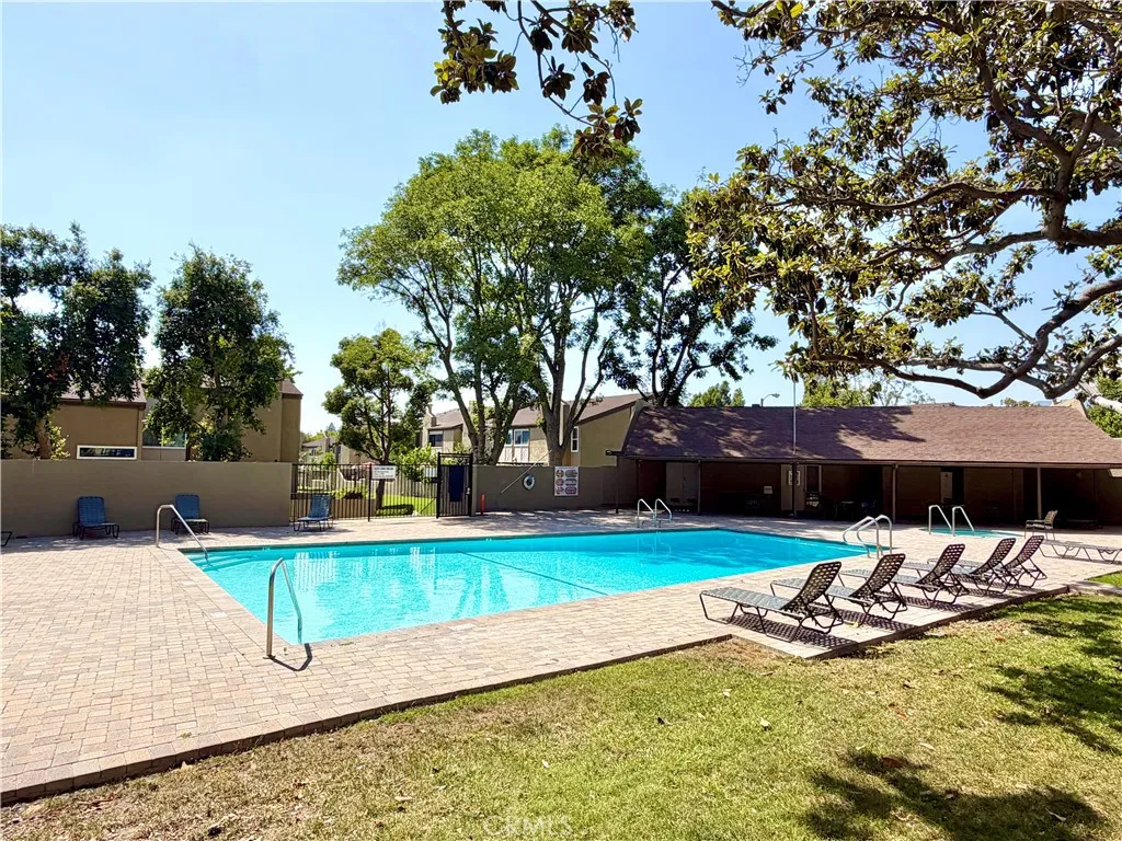 672 Greendale Ln