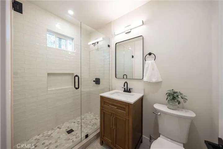Ensuite Bath 1