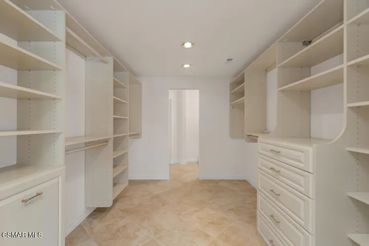 36 Master Walk-In