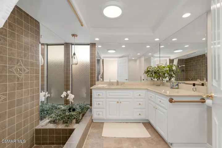 19 Downstairs Bathroom
