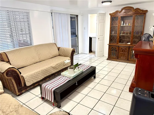 22433 Island, Carson, California 90745