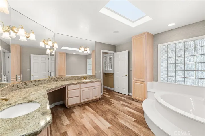 30587 Los Altos, Redlands, California 92373
