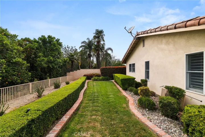 30587 Los Altos, Redlands, California 92373