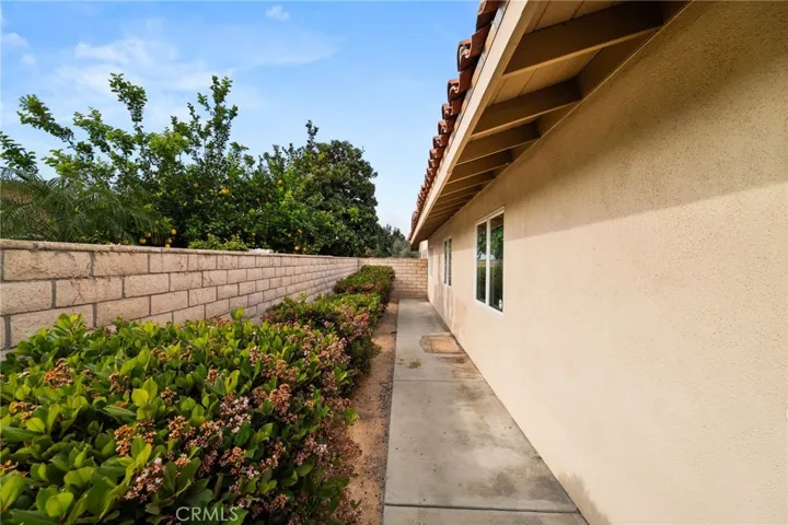 30587 Los Altos, Redlands, California 92373