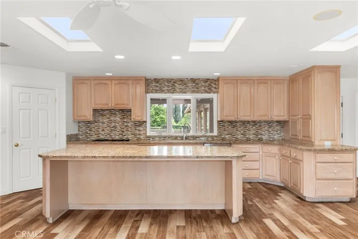 30587 Los Altos, Redlands, California 92373