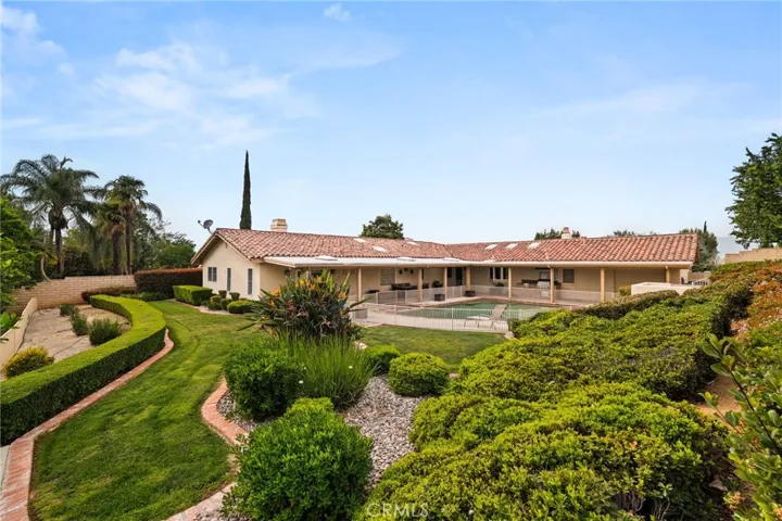 30587 Los Altos, Redlands, California 92373
