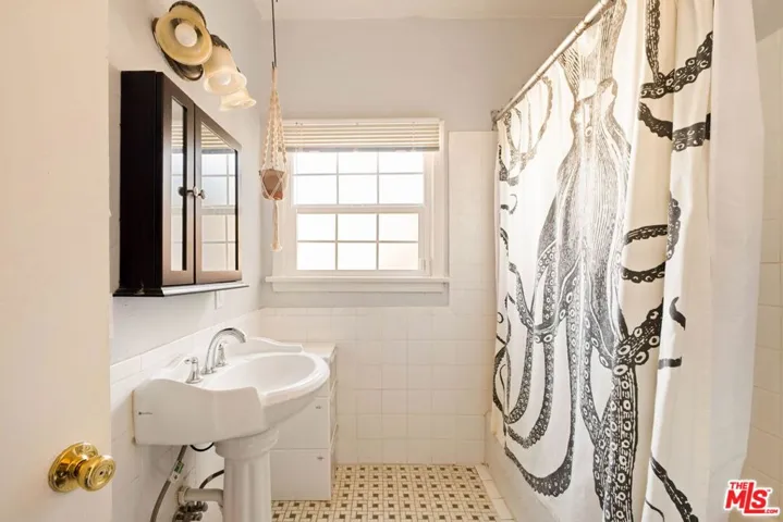 4253 Franklin Avenue, Los Angeles, California 90027