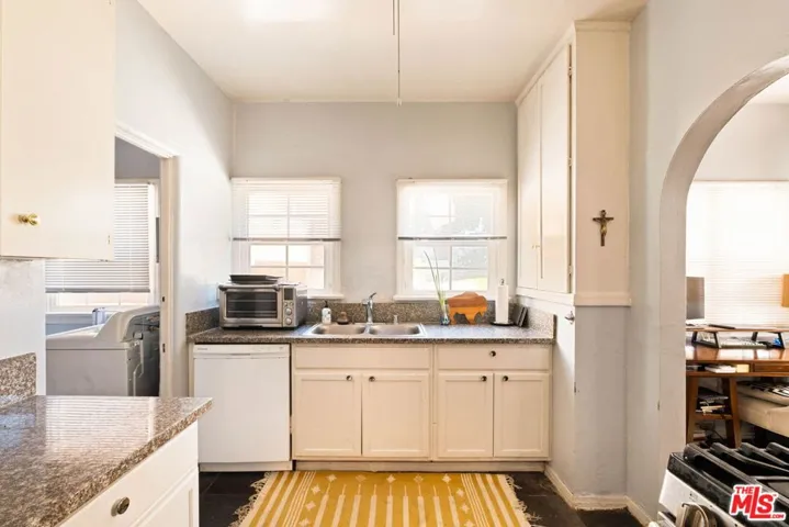 4253 Franklin Avenue, Los Angeles, California 90027